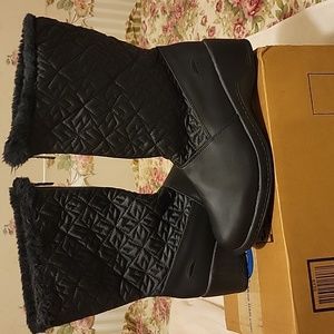 Winter boots like new. Quilted tops and fur lined.